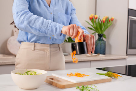 Veggie Zoodle gekookt op de Whirlpool i100 inductiekookplaat - step1a