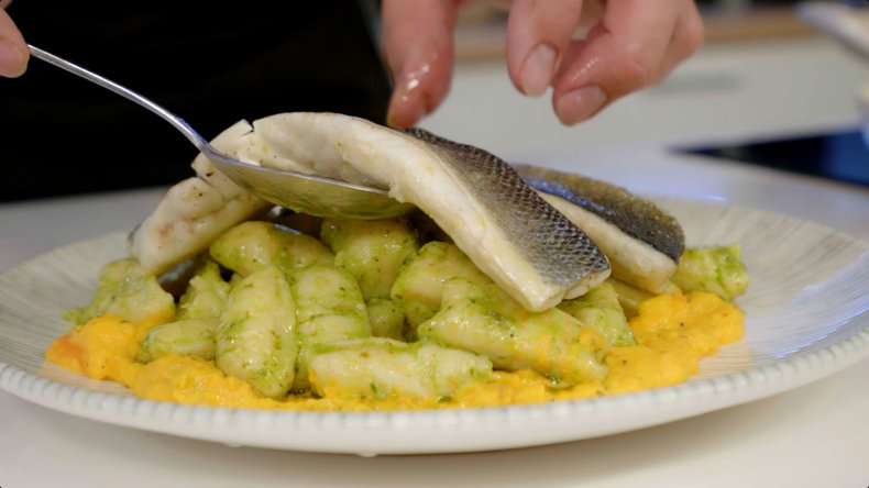 Pește cu gnocchi și piure de morcovi - video cover