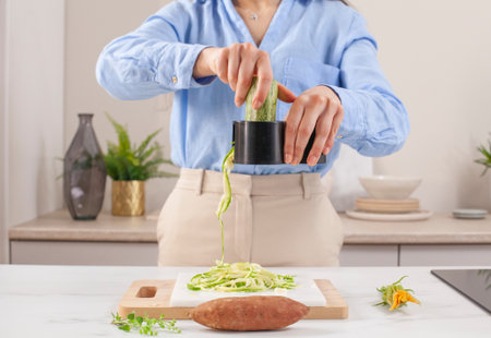 Veggie Zoodle gekookt op de Whirlpool i100 inductiekookplaat - step1b