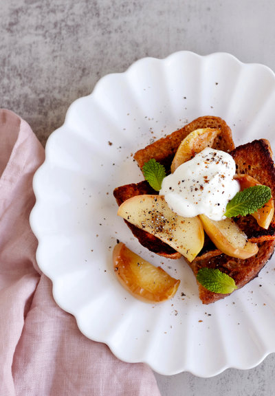 Arme riddere med stekt eple, yoghurt og kardemomme ingredients