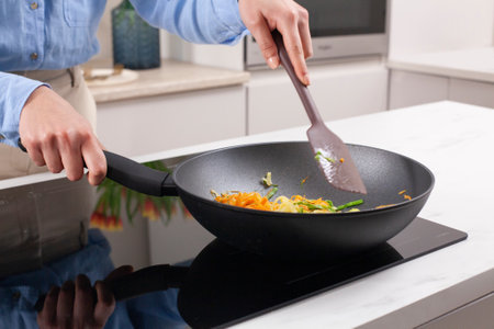 Veggie Zoodle gekookt op de Whirlpool i100 inductiekookplaat - step4