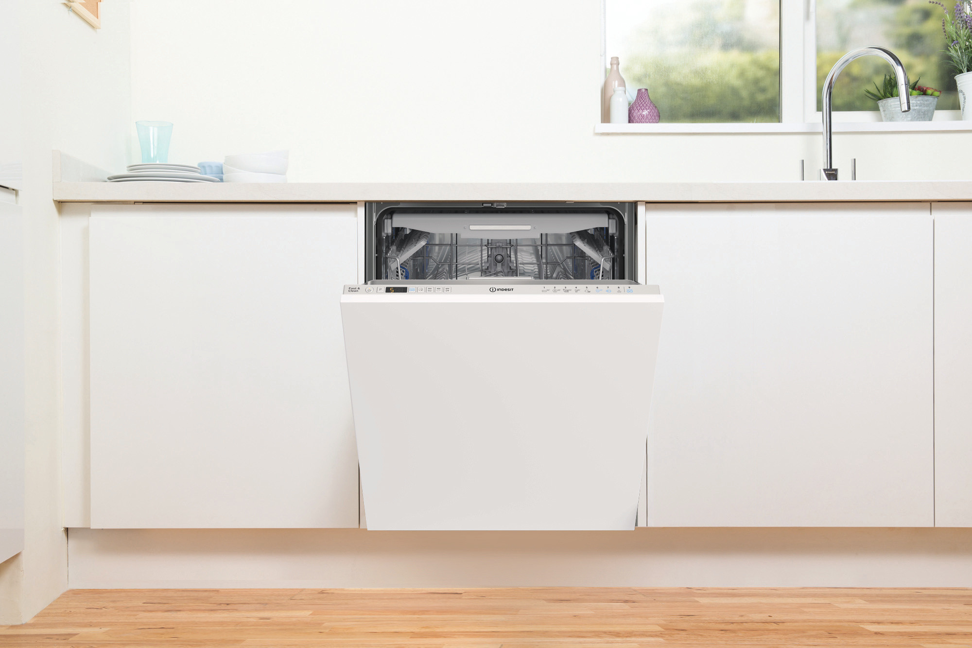 Picture of Indesit DIO 3T131 FE UK  Full Size Integrated Dishwasher with 14 Place Settings