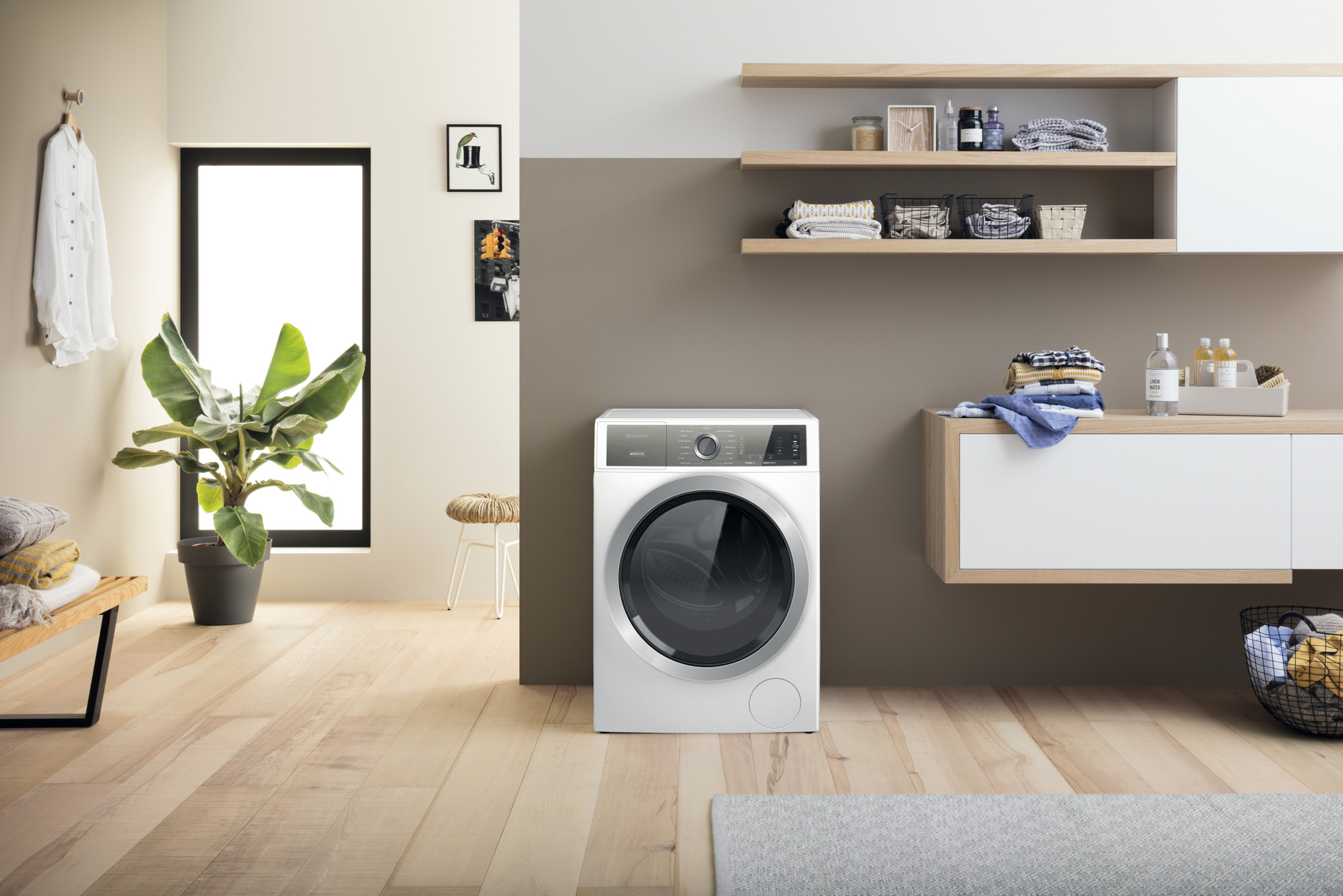 Picture of Hotpoint H8W946WBUK Washing Machine In White