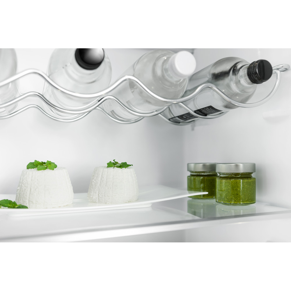 Whirlpool ARG 18083 A++.1 Built in Larder Fridge 319L