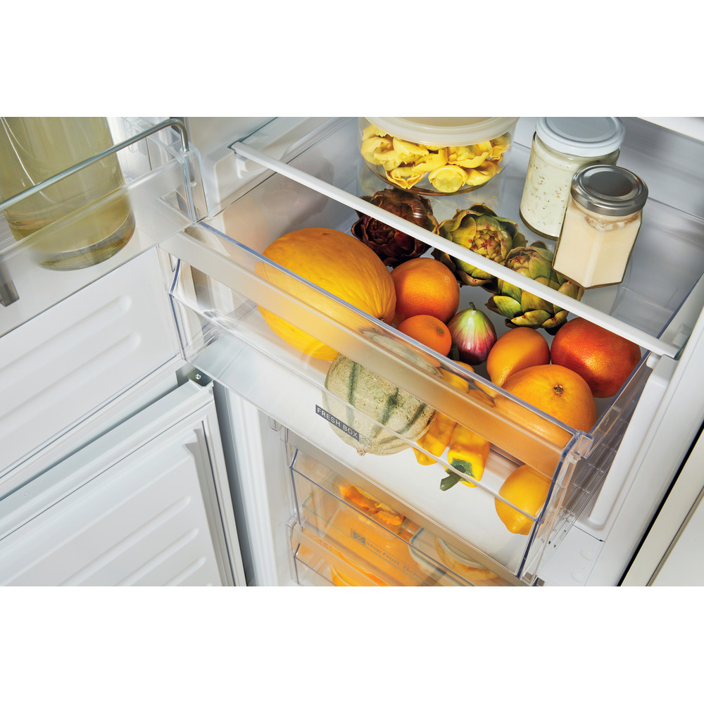 Whirlpool ART 6550 SF1 Built in Fridge Freezer 273L