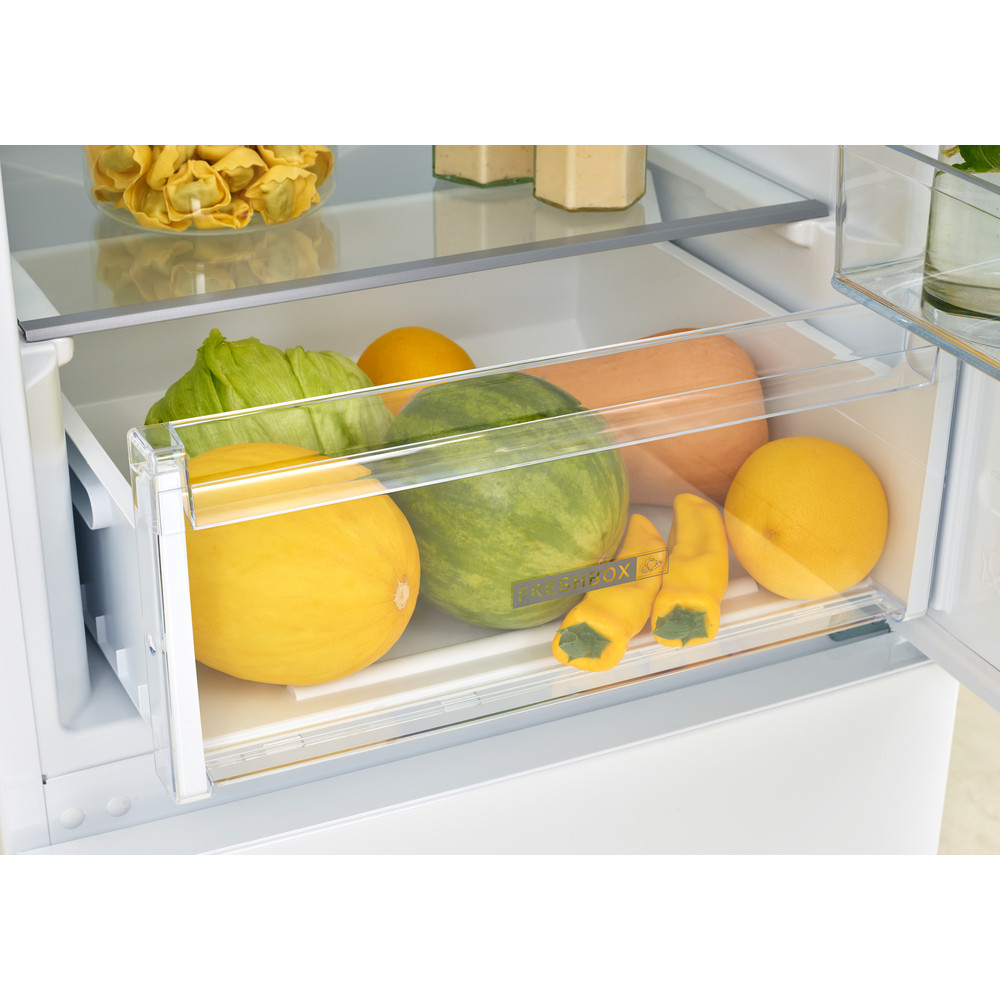 Whirlpool W5 811E W UK 1 Fridge Freezer - White