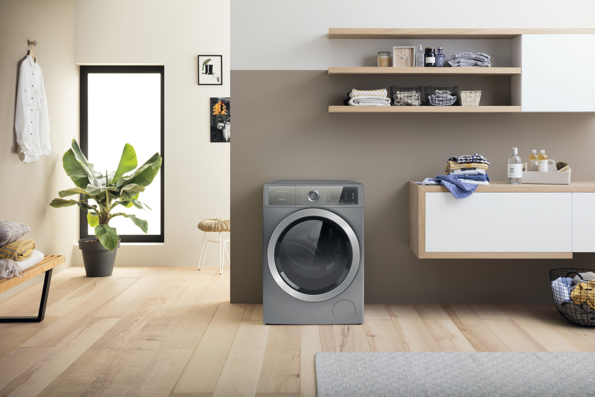 Picture of Hotpoint H8W046SBUK Washing Machine in Silver