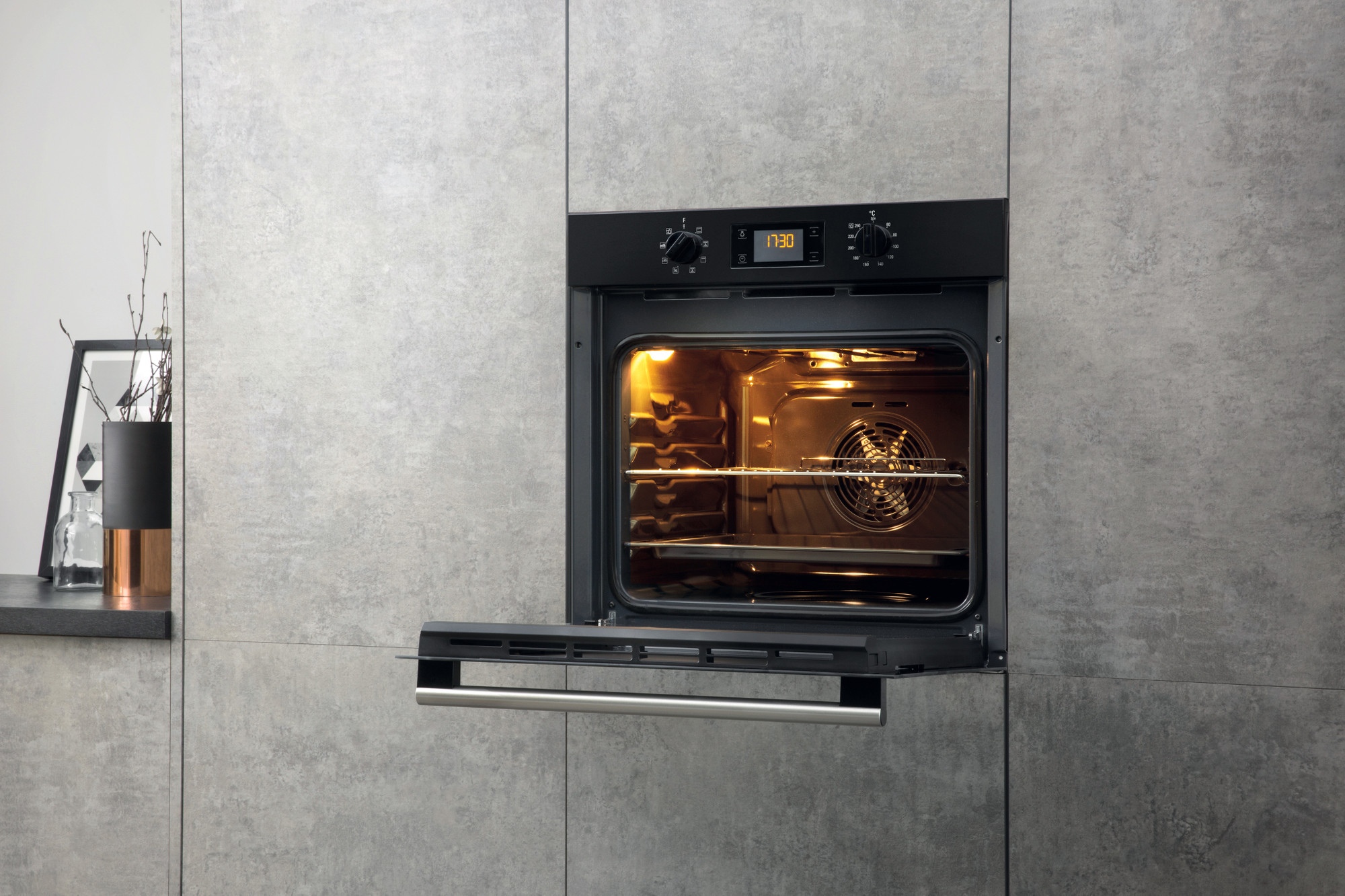 Picture of Hotpoint Class 2 SA2 540 H BL Built-in Oven in Black 