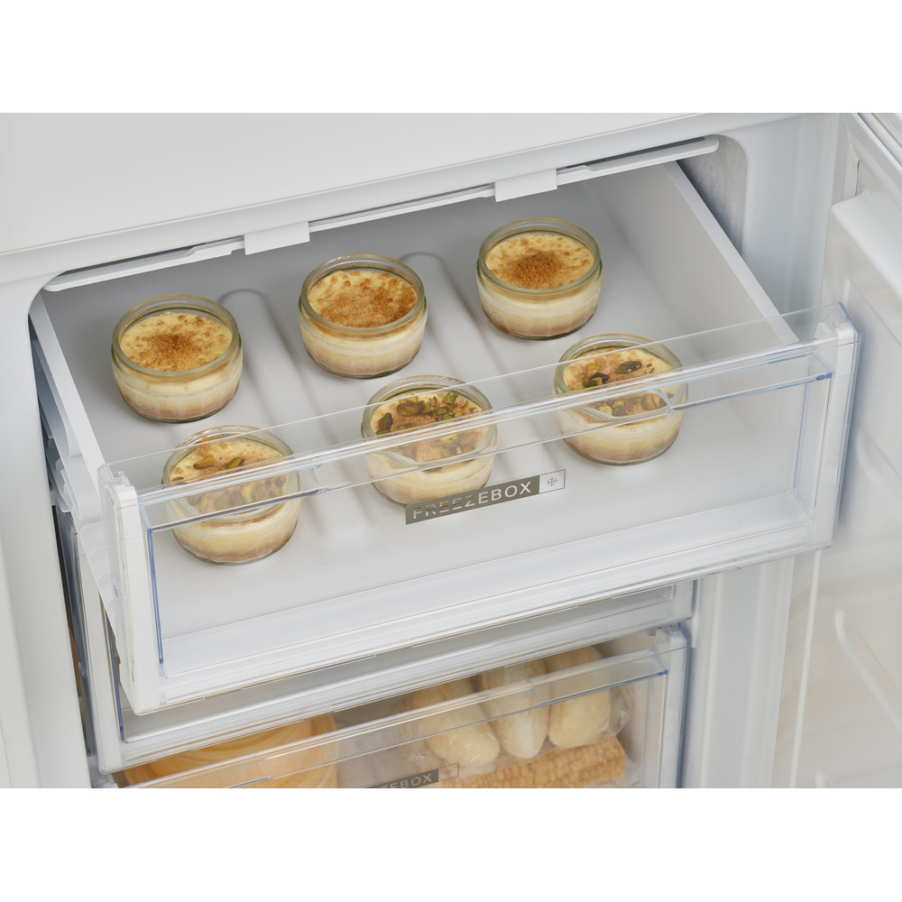 Whirlpool W5 811E W UK 1 Fridge Freezer - White