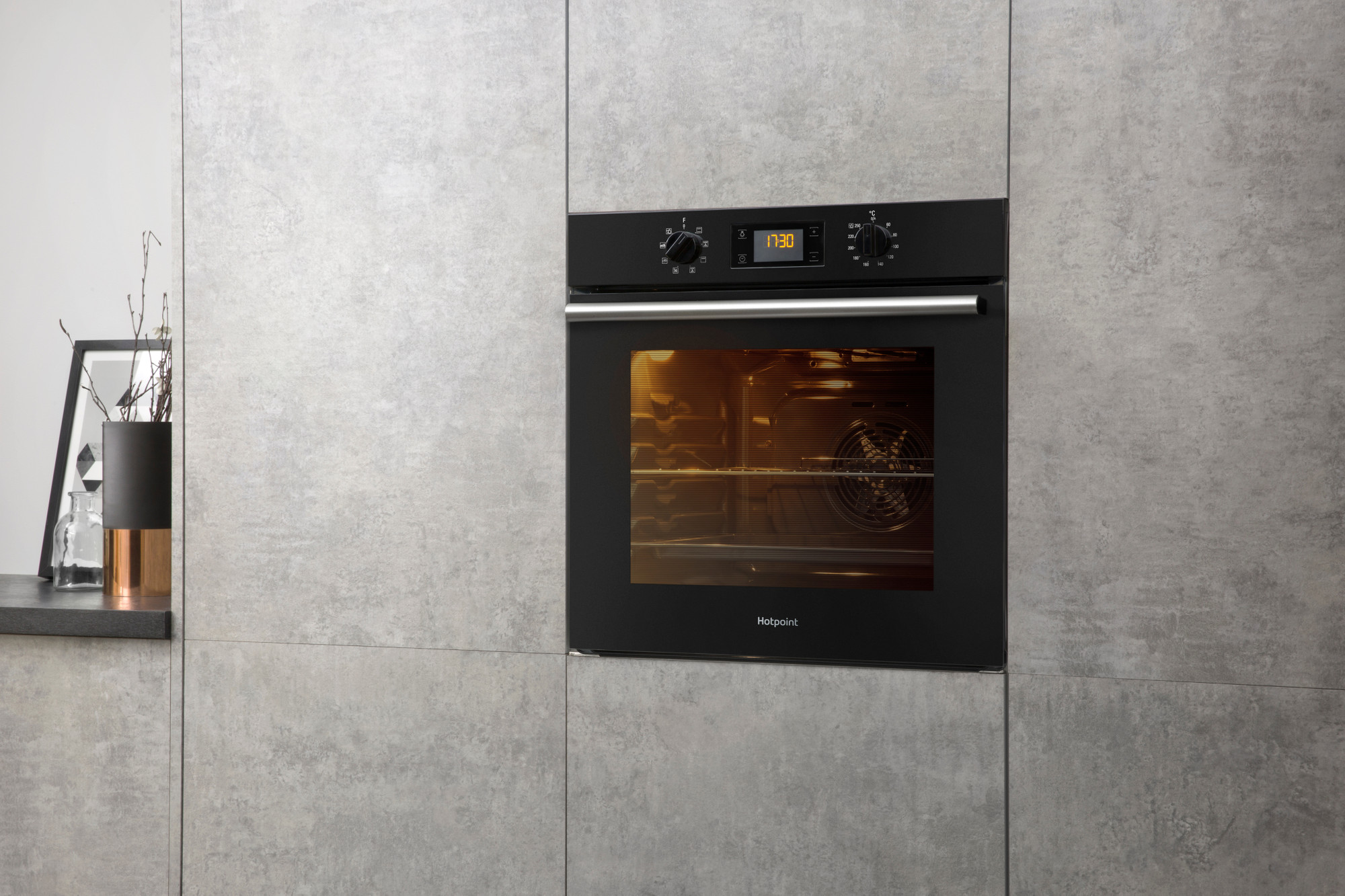 Picture of Hotpoint Class 2 SA2 540 H BL Built-in Oven in Black 