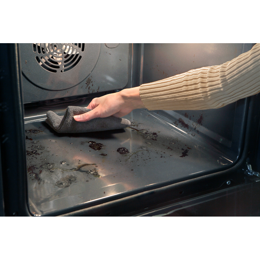 Whirlpool built in electric oven: in Stainless Steel, self cleaning - W7 OM4 4S1 P