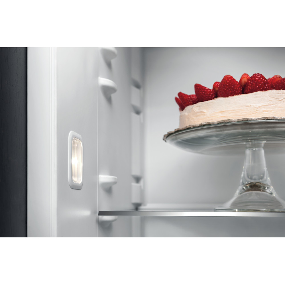 Whirlpool ARG 18083 A++.1 Built in Larder Fridge 319L