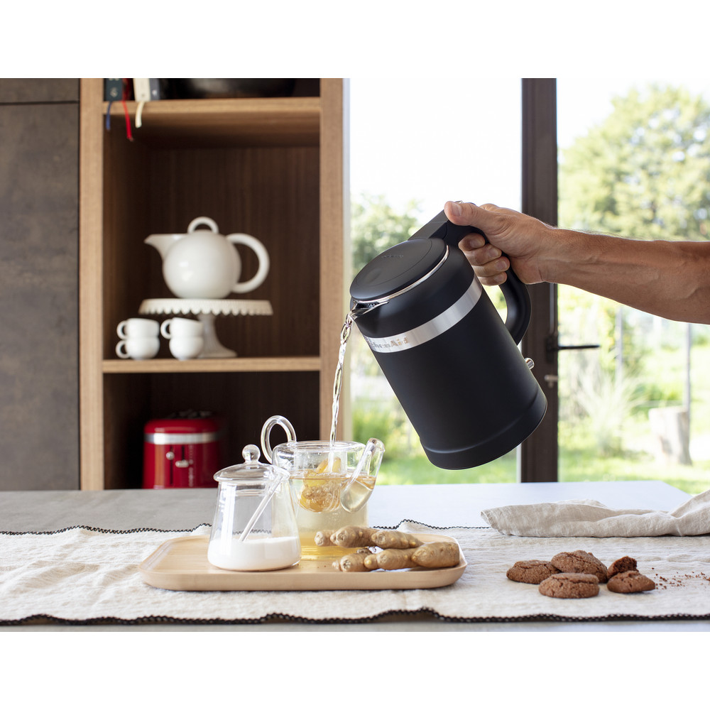 Kitchenaid Design Kettle Almond Cream 1.5L / Kitchenaid Artisan Kettle Amazon Co Uk Home Kitchen