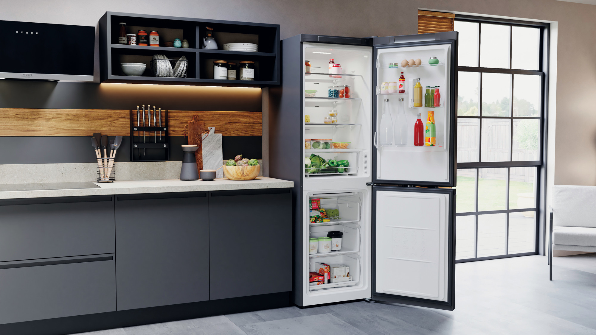 Picture of Hotpoint H5X82OSK Fridge Freezer in Silver Black