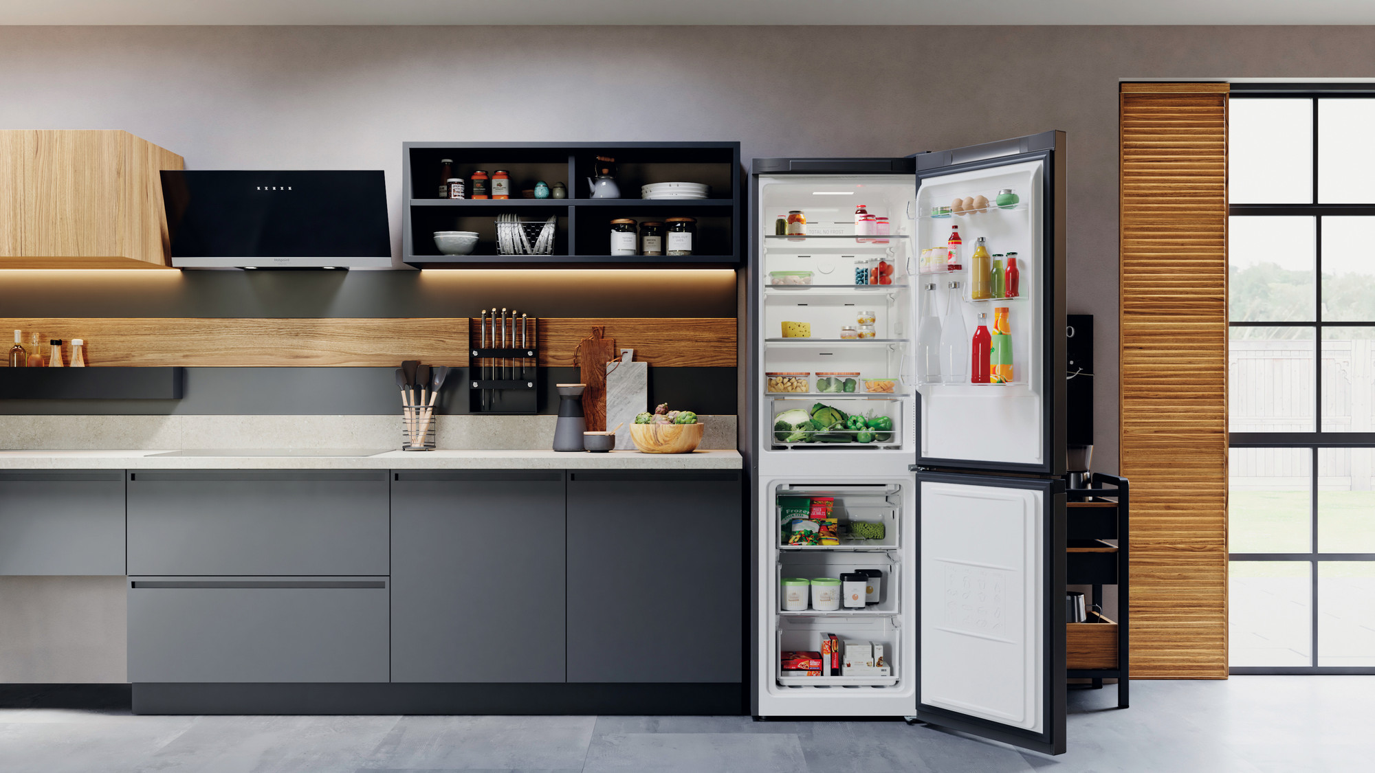 Picture of Hotpoint H5X82OSK Fridge Freezer in Silver Black