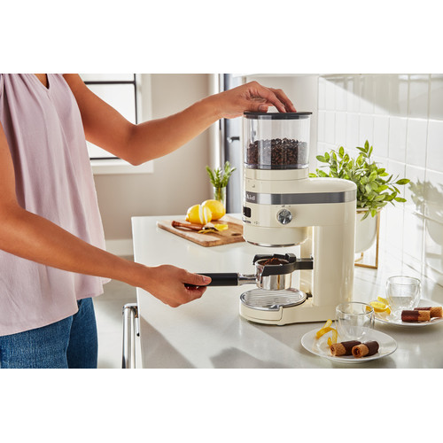 Kitchenaid Coffee grinder 5KCG8433BAC Almond Cream Lifestyle 3