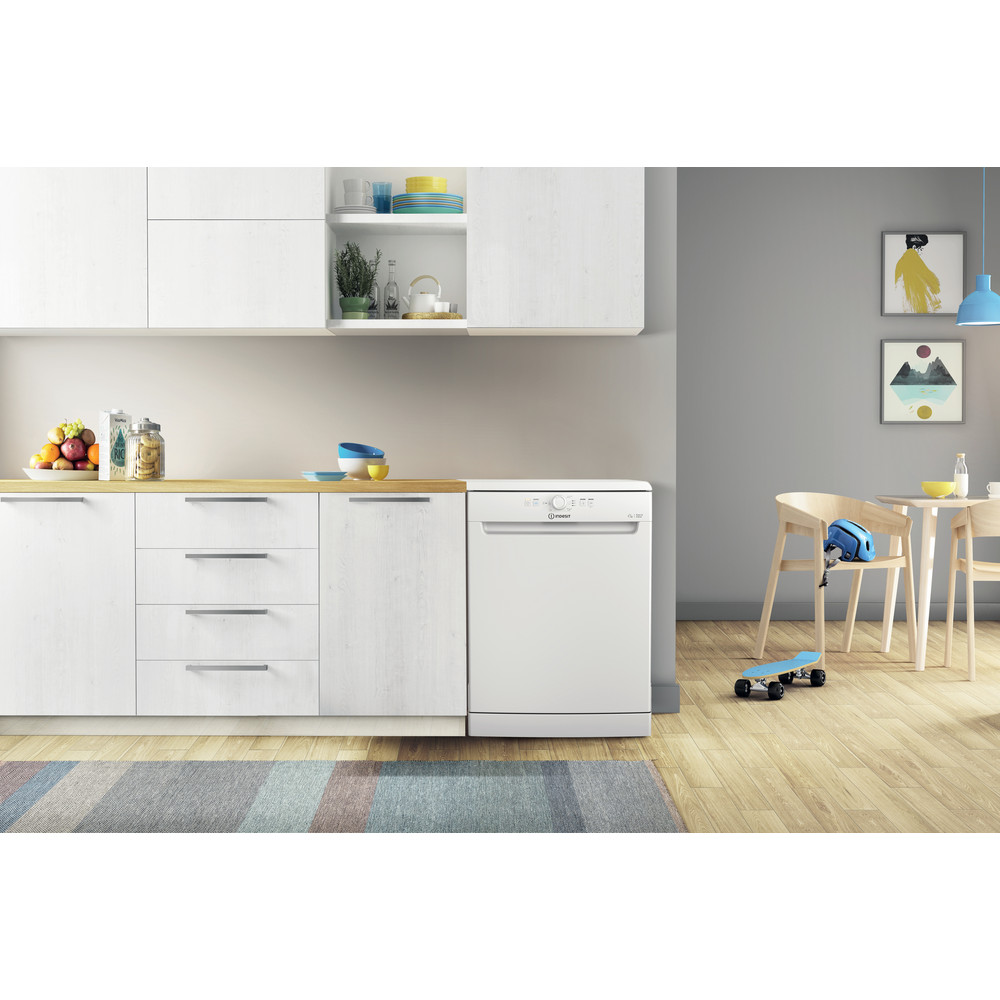 Freestanding Dishwasher Indesit DFE 1B19 UK | Indesit UK