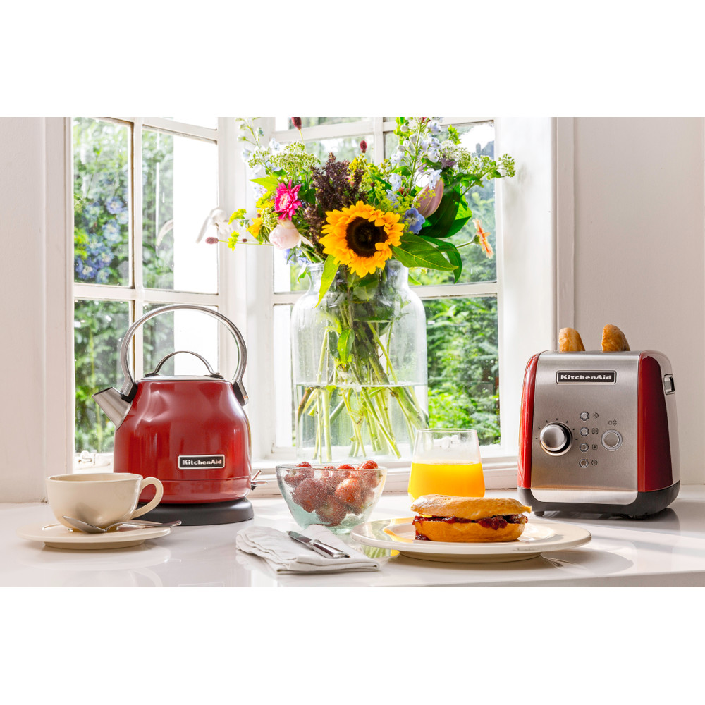 Kitchenaid Toaster Free-standing 5KMT221BER Empire Red Lifestyle