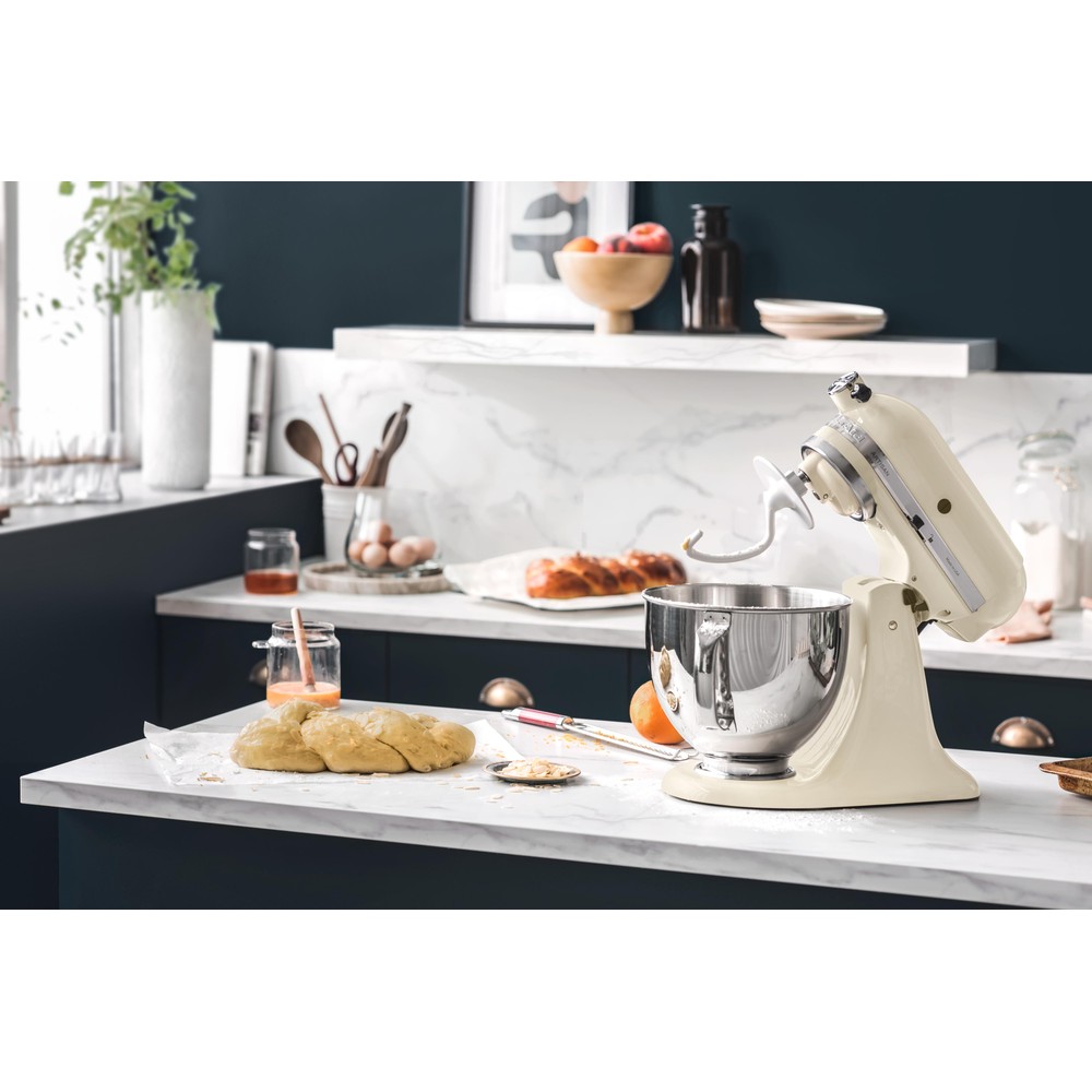 Kitchenaid Robot ménager 5KSM185PSEAC Crème Lifestyle