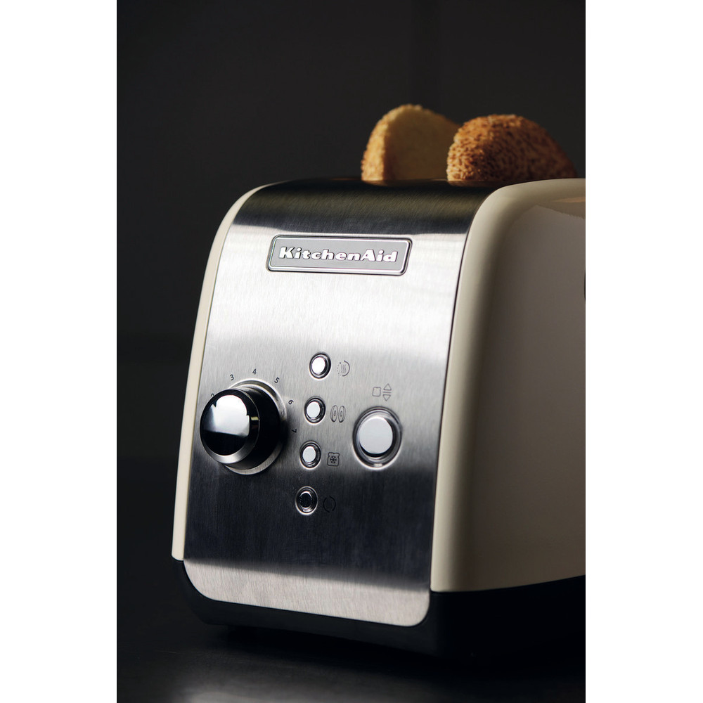Kitchenaid Toaster Free-standing 5KMT221BAC Almond Cream Lifestyle detail