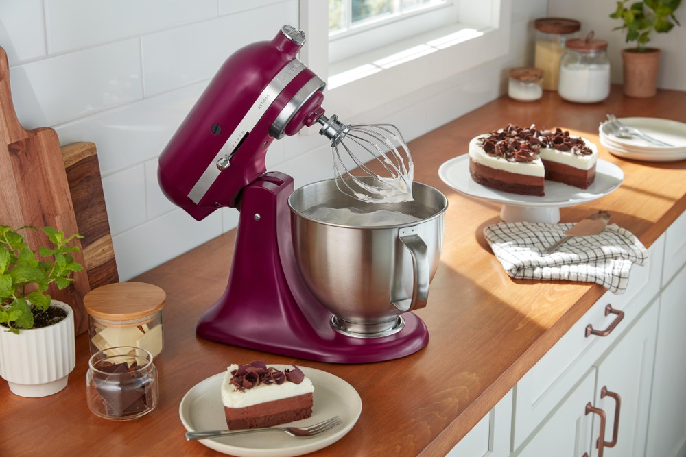 MIXER MET KANTELBARE KOP 4,7 L ARTISAN BY YOU Beetroot KitchenAid NL