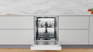 Whirlpool-opvaskemaskine: hvid farve, fuld størrelse - WUE 2B26