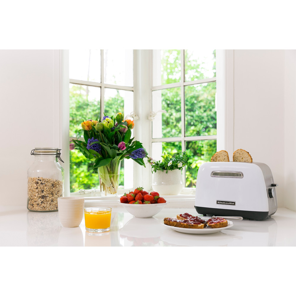 Kitchenaid Toaster Free-standing 5KMT2115BWH White Lifestyle