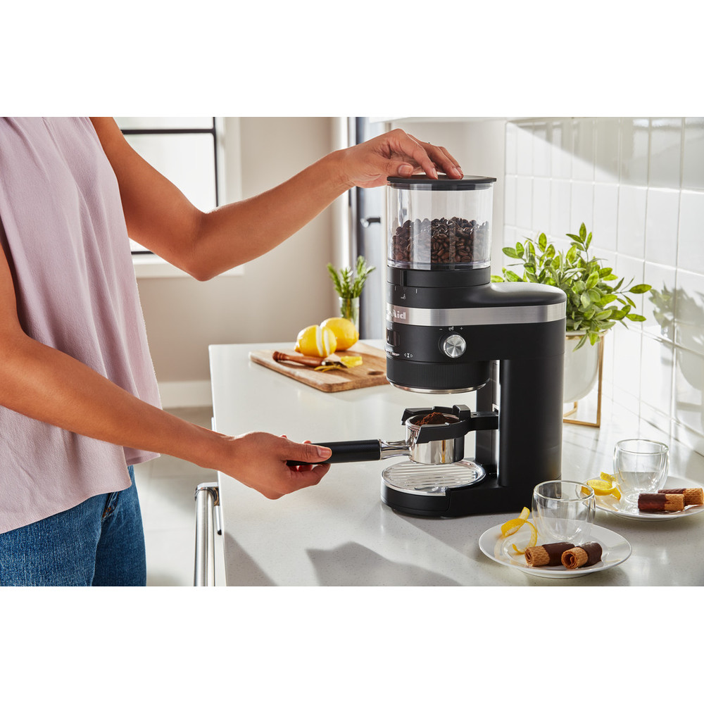 Kitchenaid Coffee grinder 5KCG8433EBM Mat sort Lifestyle